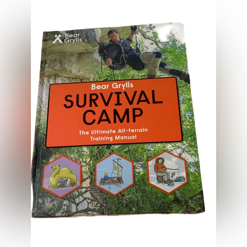 Bear Grylls Survival Camp "The Ultimate All-terrain Training Manual" EC